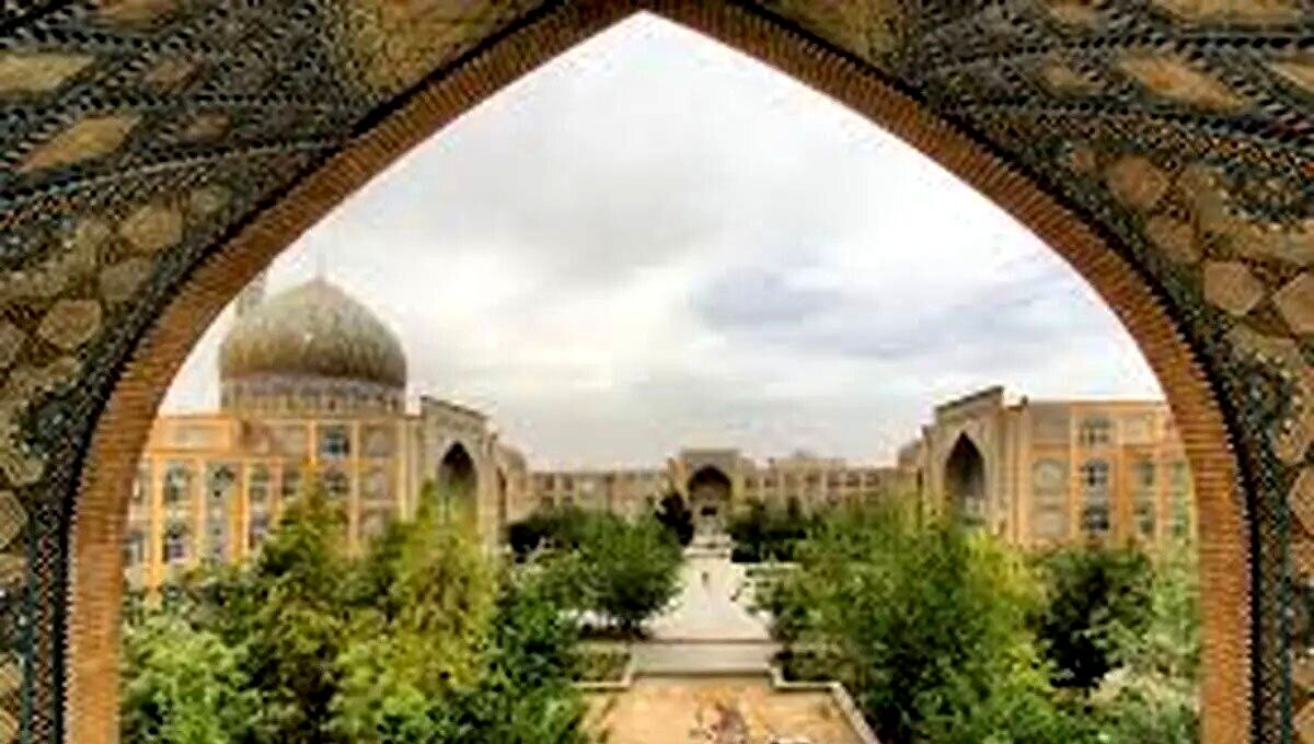 نگاهی به آثار و برکات حوزه علمیه قم