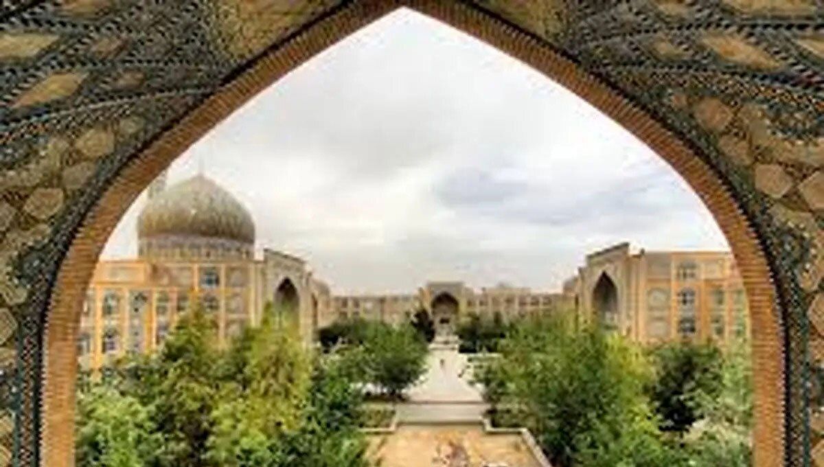 نگاهی به آثار و برکات حوزه علمیه قم