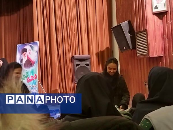 تجلیل از دانش‌آموزان برتر دبیرستان میردادماد