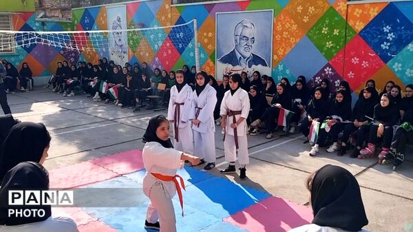 شور و نشاط ورزشی در دبیرستان مبعث خرم‌ آباد