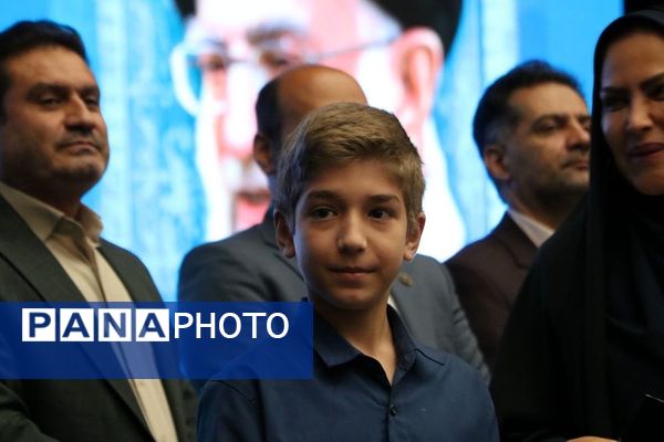 تقدیر از دانش‌آموزان برتر حوزه فرهنگی و هنری در آموزش و پرورش ناحیه یک شهرری