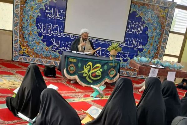 در پرتو آیات الهی؛ روایت لحظاتی از نور و اندیشه