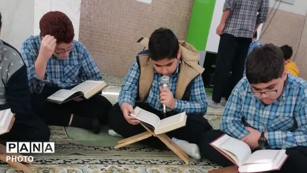 محفل قرآنی  در دبیرستان دوره اول پسرانه سیدالشهدا(ع)