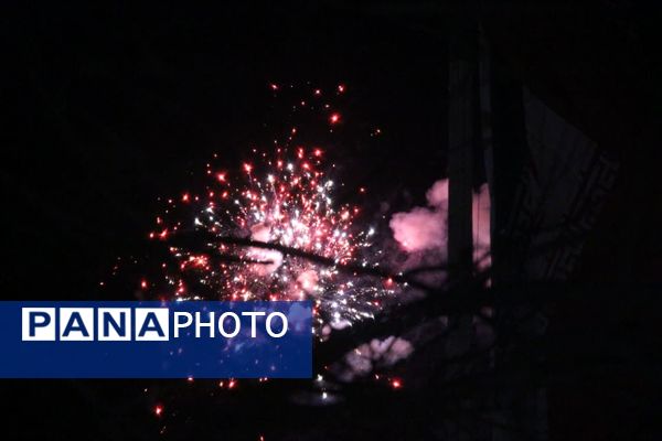نورافشانی و گلبانگ الله اکبر در یزد، جلوه‌ای از جشن سالگرد پیروزی انقلاب