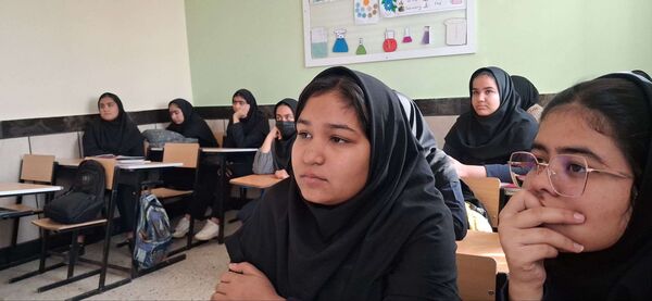 جلسه توجیهی معرفی تیپ های شخصیتی در دبیرستان مادرمهربان خلیل آباد