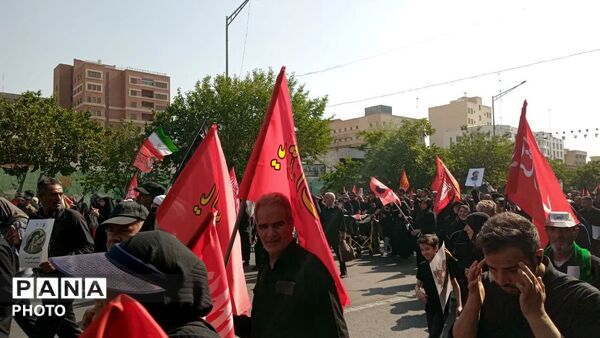 وداعِ بی‌قرار؛ پیوندِ میلیونیِ ایران در سوگِ امامِ شهید 