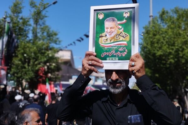 آرام گرفتن پیکر شهید سپهبد عبدالرحیم موسوی در حریم امن فاطمی