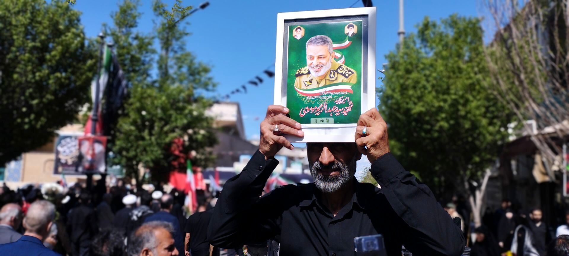 آرام گرفتن پیکر شهید سپهبد عبدالرحیم موسوی در حریم امن فاطمی