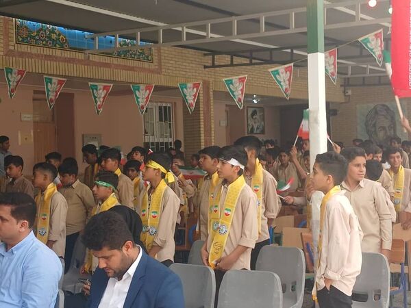 تجدید میثاق دانش‌آموزان سیریکی با آرمان‌های انقلاب در ۱۳ آبان 