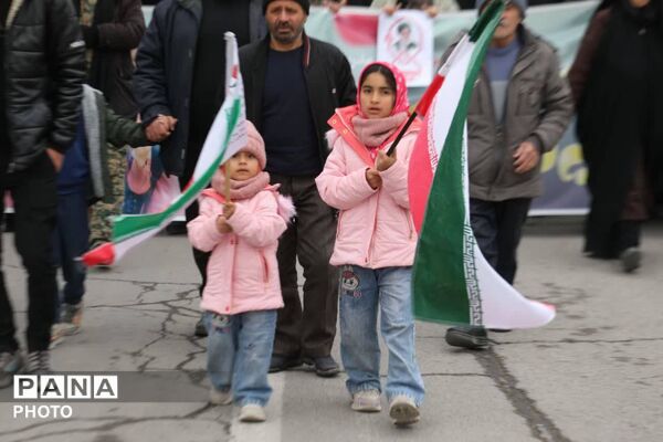 حضور حماسی و پرشور فیروزکوهی‌ها در راهپیمایی و تشییع شهدا؛ تجلی غیرت دینی و انقلابی مردم روزه‌دار فیروزکوه