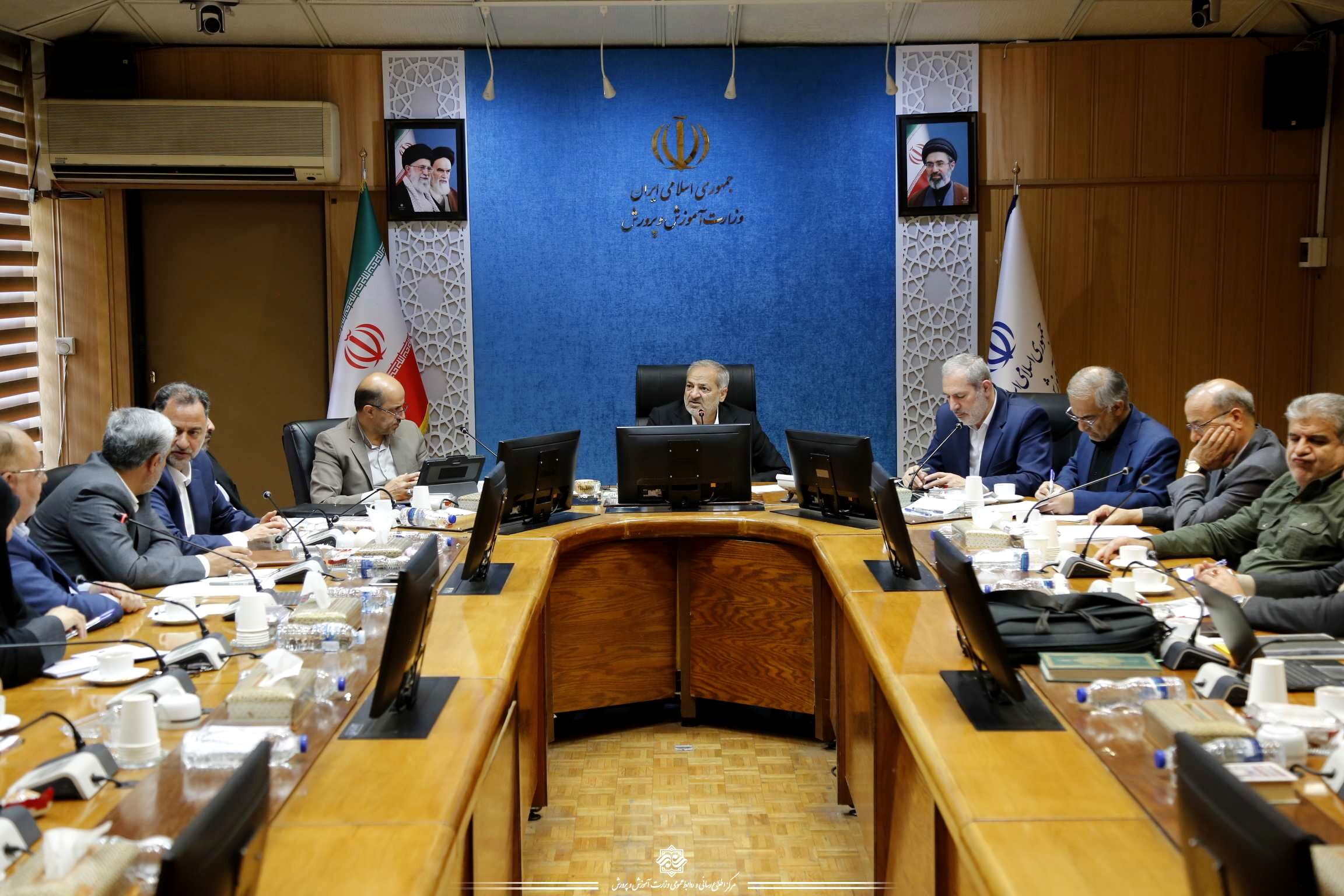 معین‌های استانی با اختیارات کامل برای حل مسائل استان‌ها وارد عمل شوند