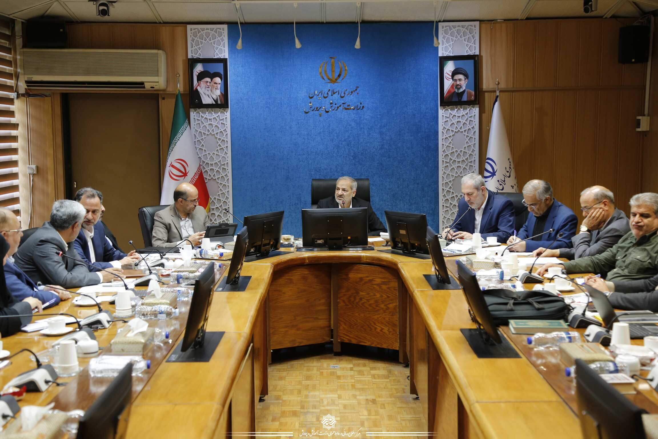 معین‌های استانی با اختیارات کامل برای حل مسائل استان‌ها وارد عمل شوند