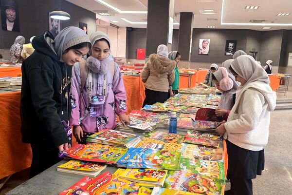 بازدید علمی دانش‌آموزان از نمایشگاه کتاب رباط‌کریم