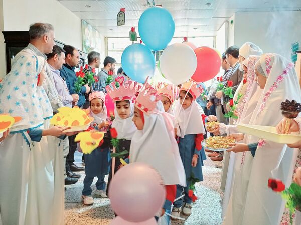 جشن شکوفه‌ها در شهرستان قلعه‌گنج 