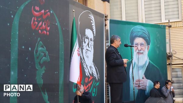 وداعِ اشک‌آلودِ هزاران فرهنگی با رهبرِ شهیدِ آسمانی