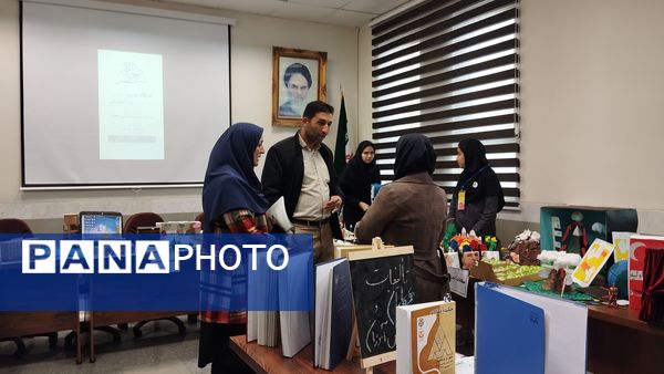 نمایشگاه دست‌سازه در دبیرستان ذبیح الله هوشیار