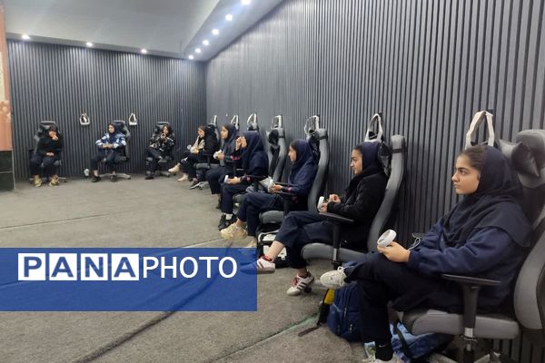 اردوی آمادگی و دفاعی دانش‌آموزان پایه نهم مدرسه فرشتگان در موزه دفاع مقدس