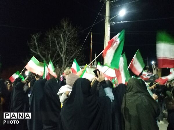 تجمع شبانه مردم ولایت مدار وانقلابی در حسینیه شهدای شهر بار