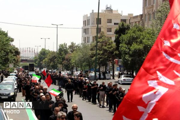 تهران در عاشورا یکپارچه سیاه‌پوش شد