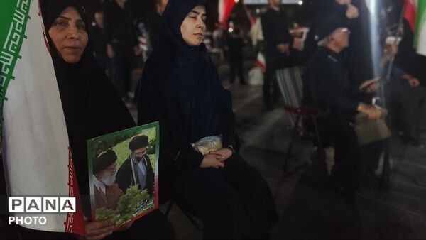حضور مردم مبعوث شده نصف جهان در میدان علیخانی اصفهان 