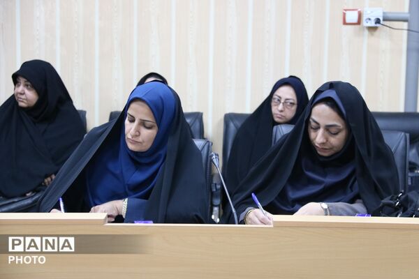ارزیابی برنامه‌های سازمان دانش‌آموزی یزد در نشست مربیان با رئیس سازمان 