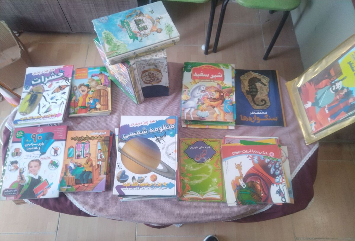 اهدای100جلد کتاب به دبستان فضیلت