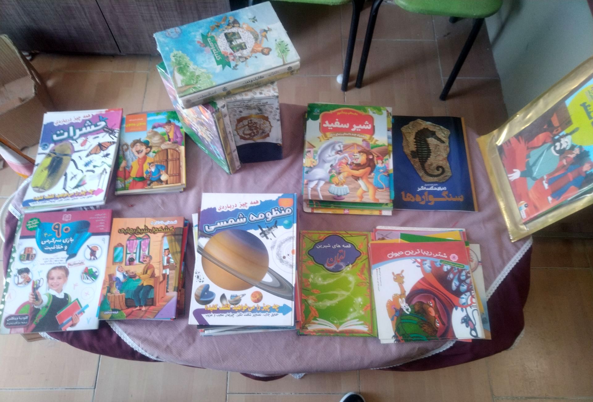 اهدای100جلد کتاب به دبستان فضیلت