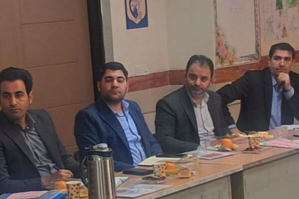  جلسه مدیران قطب ۵ دوره ابتدایی در مدرسه قائم(عج) بهارستان‌دو