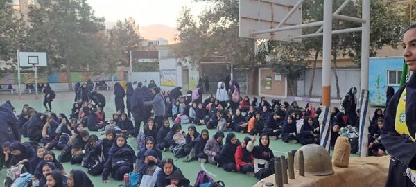 برگزاری مراسم ۱۳ ابان در دبیرستان مستوفی ۲