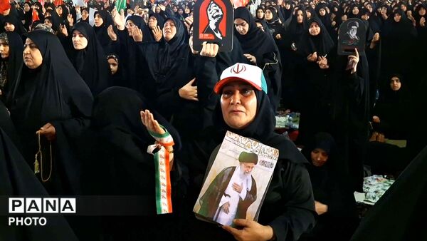 بیعت مردم با آقای شهید ایران 