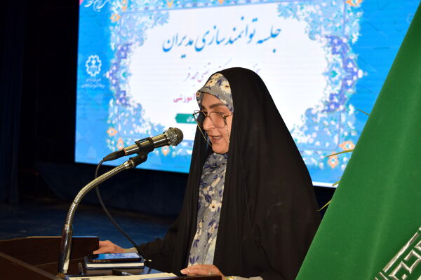 نشست توانمندسازی مدیران منطقه ۱۴ با محوریت مدیریت مدرسه‌محور و تحول آموزشی