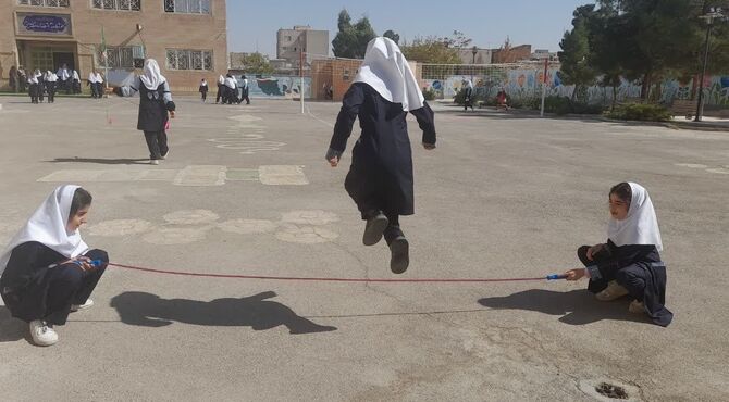 آغاز هفته تربیت‌بدنی نویدبخش روزی شاد برای دانش‌آموزان دبستان‌دخترانه‌ اشرف‌السادات‌حسینی شهر نیم‌ور