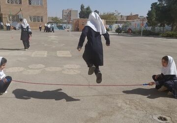 آغاز هفته تربیت‌بدنی نویدبخش روزی شاد برای دانش‌آموزان دبستان‌دخترانه‌ اشرف‌السادات‌حسینی شهر نیم‌ور