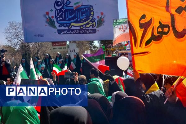 حضور پرشور مردم شیراز در راهپیمایی 22 بهمن، خون تازه در رگ‌های انقلاب 