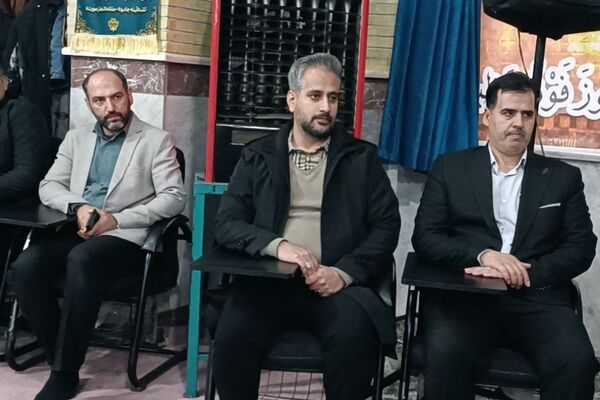 عطر لاله های روشن در مسجد جامع پیشوا پیچید؛ 
