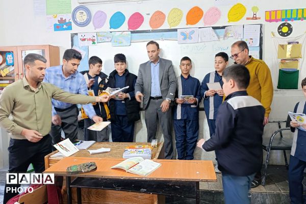 تقدیر از دانش‌آموزان ممتاز دبستان پسرانه شیخ صدوق صباشهر