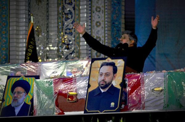 زیارت شهدای جمهور در حرم مطهر رضوی