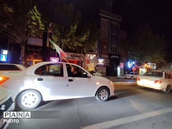 رژه خودرویی شبانه  در شهرستان کاشمر
