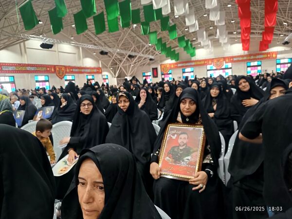 مراسم بزرگداشت شهدای حملات تروریستی رژیم صهیونسیتی در گلستان شهدای اصفهان 