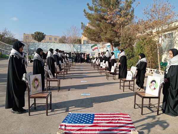 همبستگی نسل امروز با آرمان‌های انقلاب در راهپیمایی ۱۳ آبان باخرز