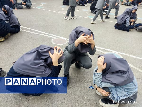 مانور سراسری زلزله در دبیرستان حداد 