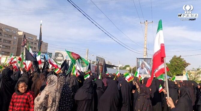 وداع باشکوه بندرعباس با شهید پورزاهدی؛ تشییع در میان فریادهای «مرگ بر آمریکا»