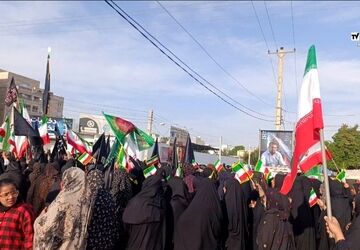 وداع باشکوه بندرعباس با شهید پورزاهدی؛ تشییع در میان فریادهای «مرگ بر آمریکا»