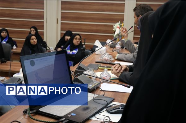 نشست مشاور وزیر در امور تشکل‌های دانش‌آموزی با کارشناسان سازمان دانش‌آموزی استان خراسان رضوی