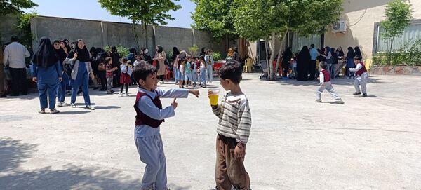 برگزاری بازارچه در پیش دبستانی شور و نشاط آشخانه 