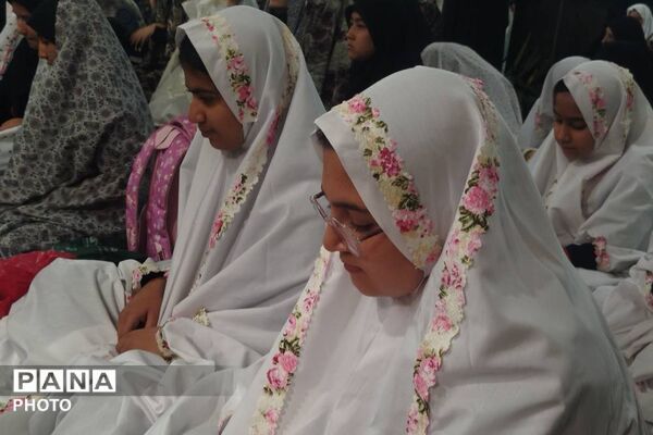 دانش‌آموزان بهارستان؛ جلوه‌گر پیوند مدرسه با معنویت در نماز جمعه