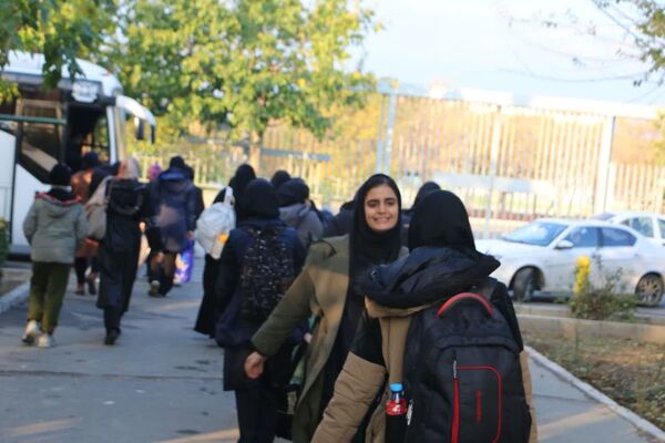 آیین بدرقه دانش‌آموزان دختر ناحیه یک شهرری به اردوی راهیان پیشرفت