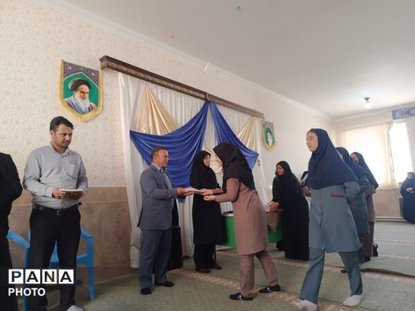 تجلیل از رتبه های برتر آموزشگاه خلیج فارس مروست