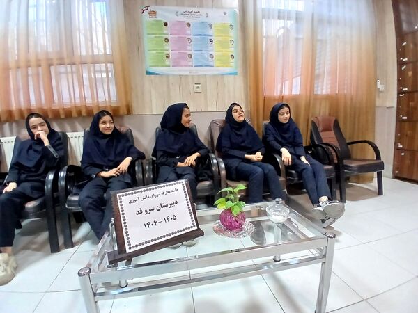 جلسه شورای دانش آموزی دبیرستان سروقد