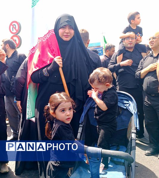 وداع تهرانی‌ها با پیکر مطهر شهدای حمله تروریستی رژیم صهیونیستی 